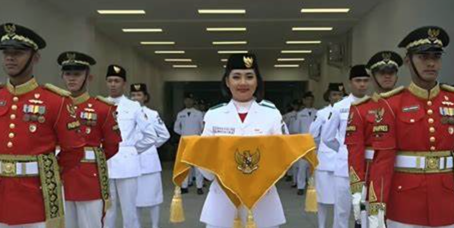 Sosok Muda Berprestasi Pembawa baki bendera